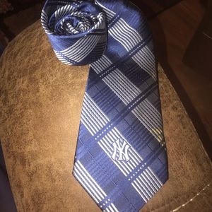 Yankees blue neck tie